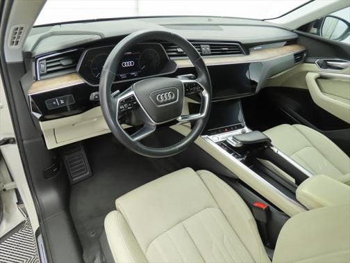2019 Audi e-tron Premium Plus