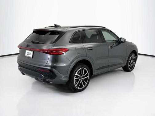 Tambora Gray Metallic 2026 Audi Q5 Premium Plus TFSI quattro S tronic