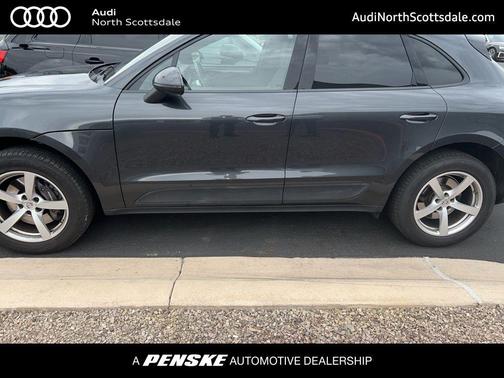 2021 Porsche Macan Base