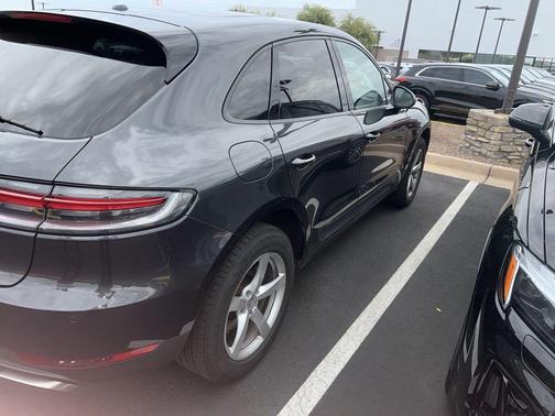 2021 Porsche Macan Base