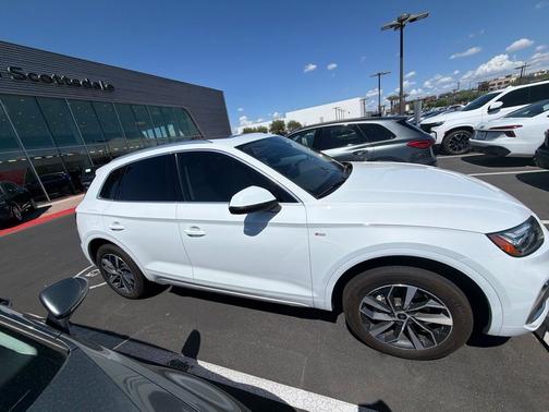 Glacier White Metallic 2023 Audi Q5 45 S line Premium