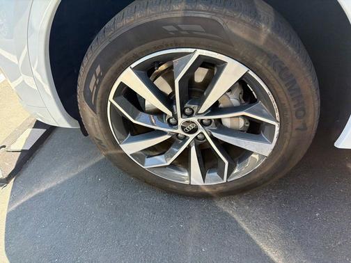 Glacier White Metallic 2023 Audi Q5 45 S line Premium