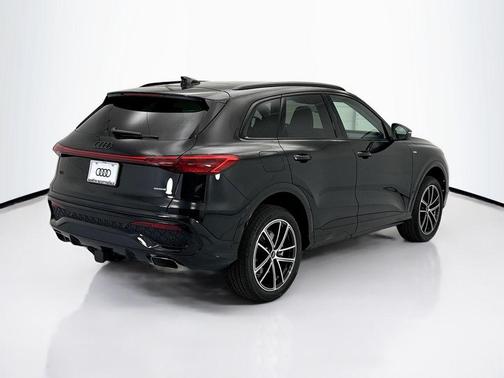 Mythos Black Metallic 2026 Audi Q5 Premium Plus TFSI quattro S tronic