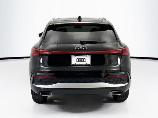 Mythos Black Metallic 2025 Audi Q5 Premium TFSI quattro S tronic