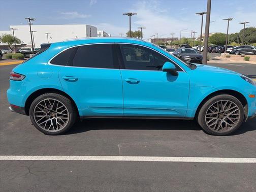 Miami Blue 2021 Porsche Macan Macan S