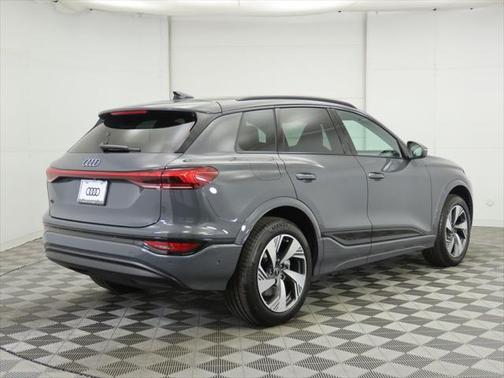 2025 Audi Q6 e-tron Premium Plus quattro