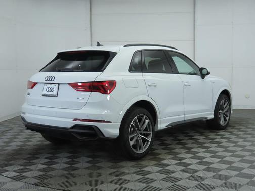 2025 Audi Q3 Premium 45 TFSI S line quattro Tiptronic