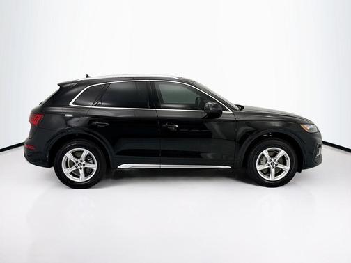 Mythos Black Metallic 2023 Audi Q5 40 Premium