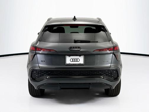 Daytona Gray Pearl Effect 2026 Audi Q3 TFSI quattro S tronic