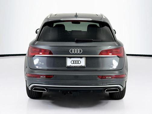 Daytona Gray Pearl Effect 2024 Audi Q5 e 55 S line Premium Plus