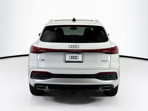 Glacier White Metallic 2026 Audi Q5 Premium Plus TFSI quattro S tronic