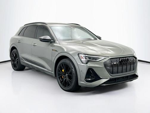 2022 Audi e-tron Premium Plus