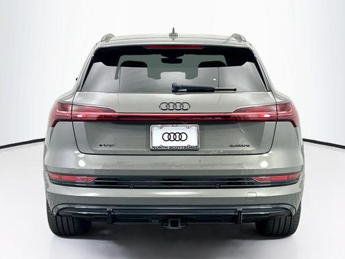 2022 Audi e-tron Premium Plus