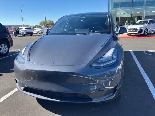 2022 Tesla Model Y Long Range Dual Motor All-Wheel Drive
