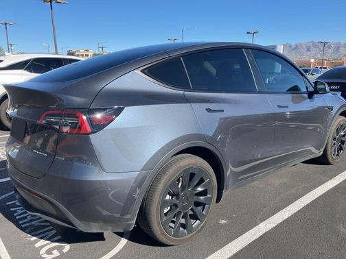 2022 Tesla Model Y Long Range Dual Motor All-Wheel Drive