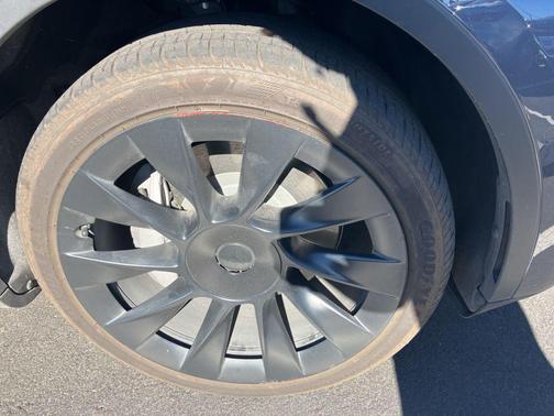 2022 Tesla Model Y Long Range Dual Motor All-Wheel Drive