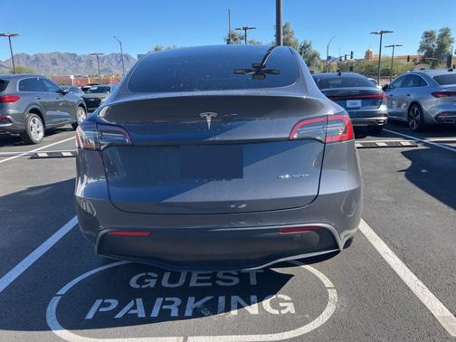 2022 Tesla Model Y Long Range Dual Motor All-Wheel Drive