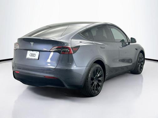 2022 Tesla Model Y Long Range Dual Motor All-Wheel Drive