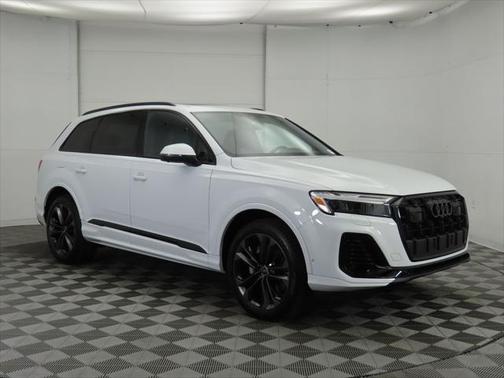 2025 Audi Q7 55 Premium Plus