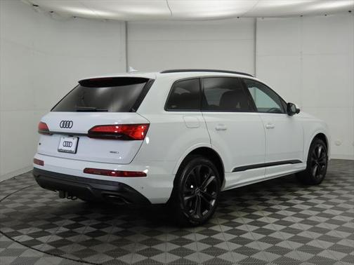 2025 Audi Q7 55 Premium Plus