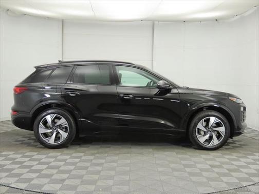 2025 Audi Q6 e-tron Premium Plus quattro
