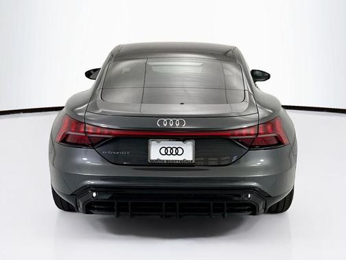 Daytona Gray Pearl Effect 2022 Audi e-tron GT Prestige