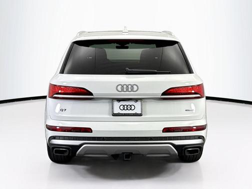 2025 Audi Q7 45 Premium Plus