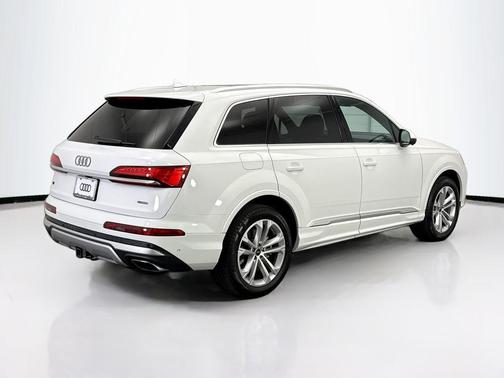 2025 Audi Q7 45 Premium Plus