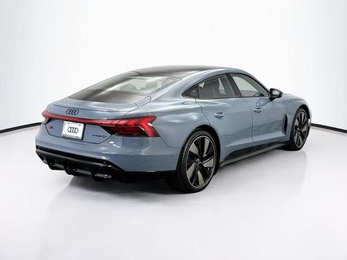 2026 Audi S e-tron GT Prestige quattro
