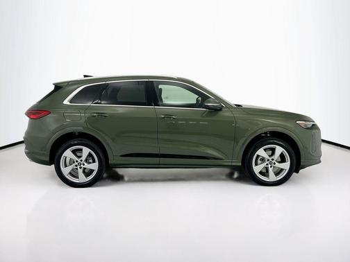 District Green Metallic 2026 Audi Q5 Premium Plus TFSI quattro S tronic