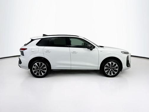 Arkona White 2026 Audi Q3 TFSI quattro S tronic