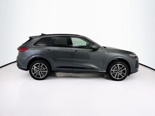 Tambora Gray Metallic 2026 Audi Q5 Premium Plus TFSI quattro S tronic