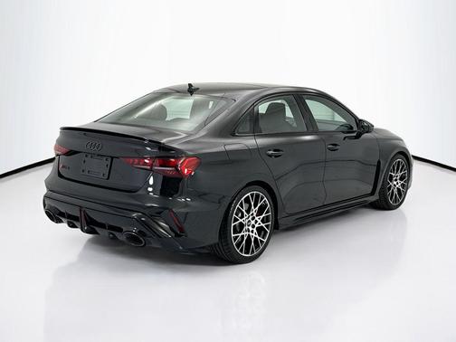 Mythos Black Metallic 2026 Audi RS 3 TFSI quattro S tronic