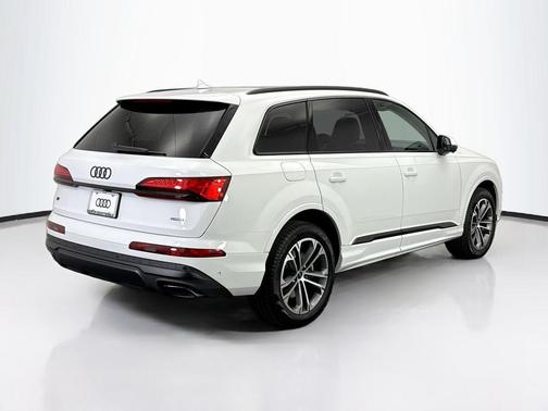 2026 Audi Q7 45 Premium Plus