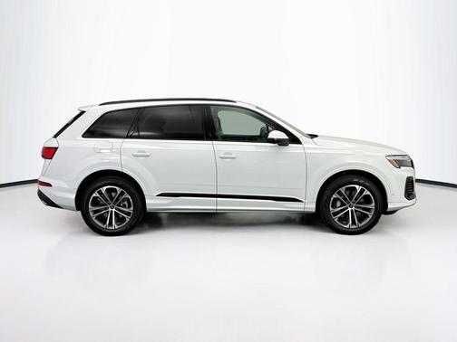 2026 Audi Q7 45 Premium Plus