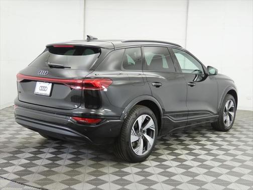 2025 Audi Q6 e-tron Premium Plus quattro