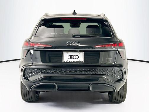 Mythos Black Metallic 2026 Audi Q3 TFSI quattro S tronic