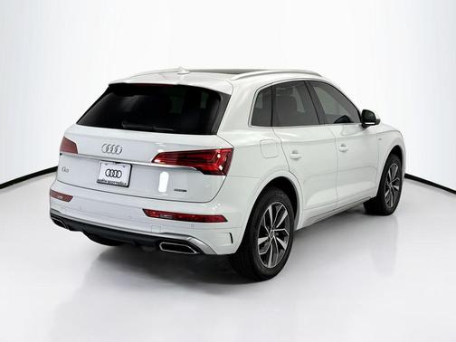 Glacier White Metallic 2023 Audi Q5 45 S line Premium