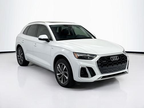 Glacier White Metallic 2023 Audi Q5 45 S line Premium