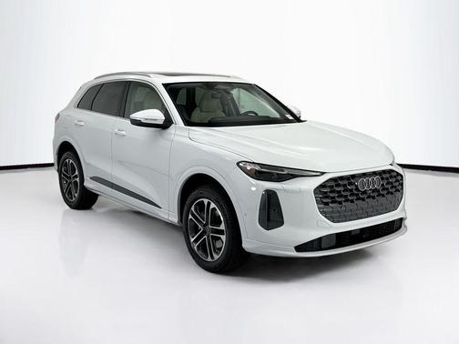 Glacier White Metallic 2026 Audi Q5 Premium Plus TFSI quattro S tronic