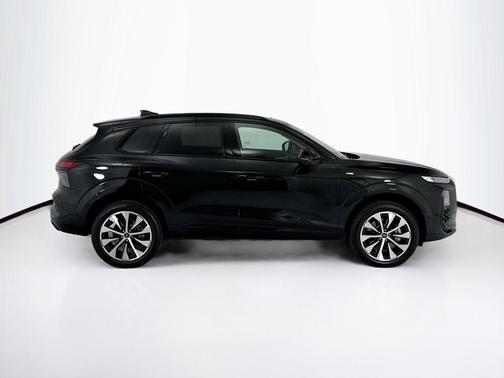 Mythos Black Metallic 2026 Audi Q3 TFSI quattro S tronic