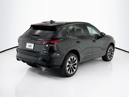 Mythos Black Metallic 2026 Audi Q3 TFSI quattro S tronic