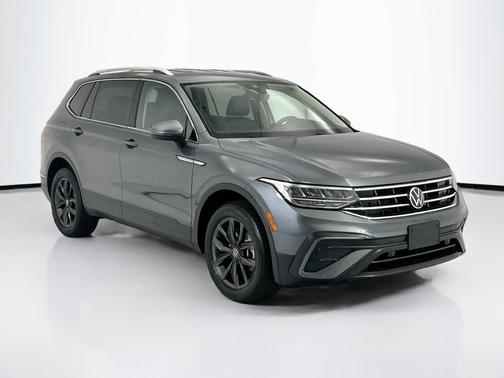 Platinum Gray Metallic 2023 Volkswagen Tiguan 2.0T SE