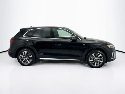 Mythos Black Metallic 2023 Audi Q5 45 S line Premium Plus