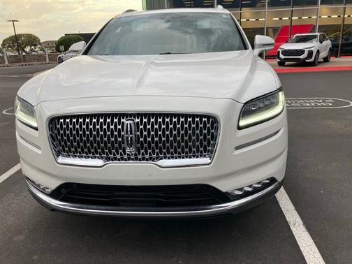 Pristine White Metallic Tri-Coat 2023 Lincoln Nautilus Reserve