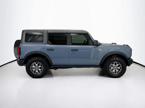 Azure Gray Metallic Tri-Coat 2024 Ford Bronco Big Bend