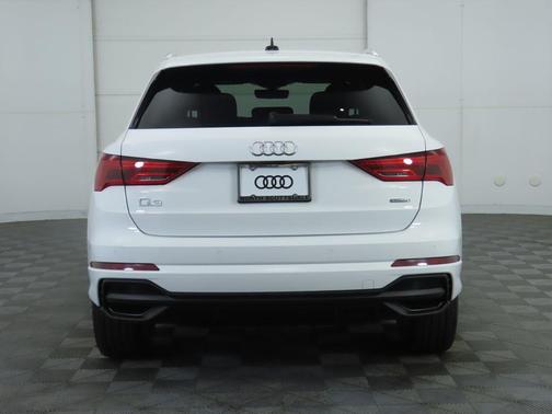 2024 Audi Q3 Premium 45 TFSI S line quattro Tiptronic