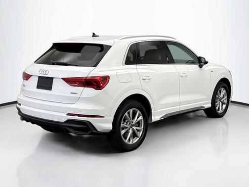 2025 Audi Q3 Premium 45 TFSI S line quattro Tiptronic