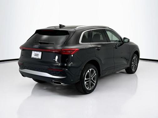Mythos Black Metallic 2026 Audi Q5 Premium Plus TFSI quattro S tronic