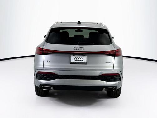Florett Silver Metallic 2026 Audi Q5 Premium TFSI quattro S tronic